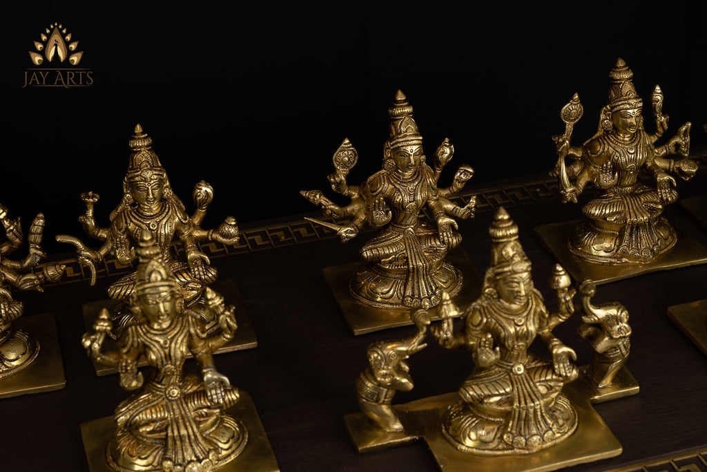 8 Statues 5